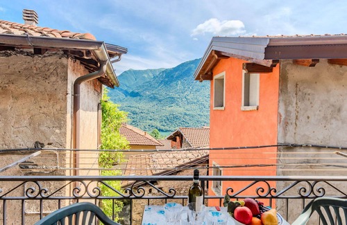Carlazzo Apartment | Nice apartment for 4 guests with WIFI, TV and balcony
