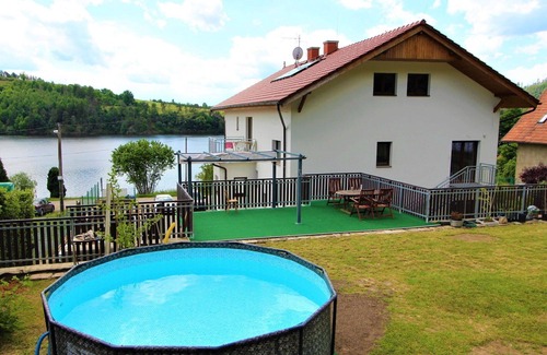 Zupanovice Apartment | Nice apartment for 5 people with WIFI, pool, TV, patio and pets allowed