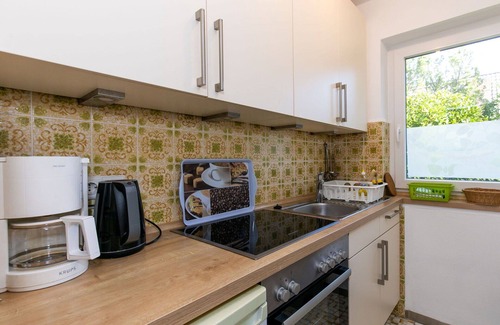 Sehestedt Apartment | Nice apartment for 4 guests with WIFI, TV, terrace and pets allowed