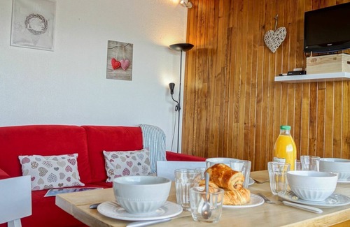 Tignes Apartment | Nice apartment for 5 guests with TV and balcony