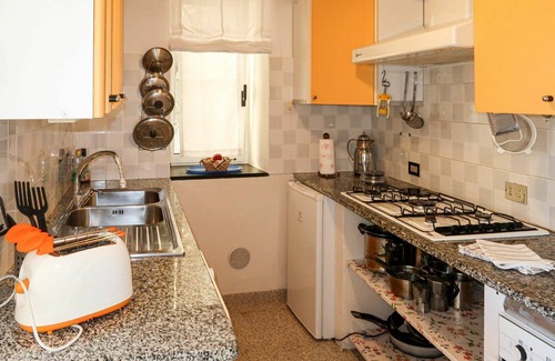 Vendone Apartment | Nice apartment for 4 guests with A/C, pool, WIFI, patio, pets allowed and panoramic view