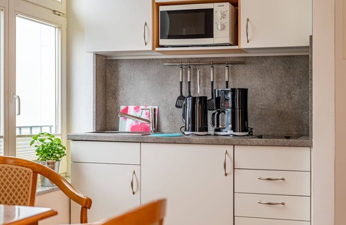 Sellin Villa | Nice apartment in villa for 2 guests with WIFI, TV, terrace and pets allowed