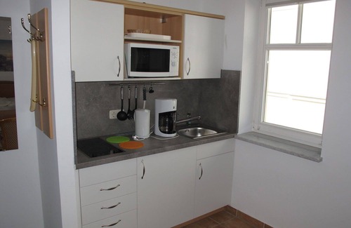 Sellin Villa | Nice apartment in villa for 2 guests with WIFI, TV, terrace and pets allowed