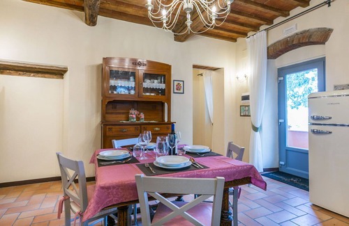 Castagneto Carducci Villa | Nice apartment in villa for 4 guests with A/C, WIFI, pool, TV and pets allowed