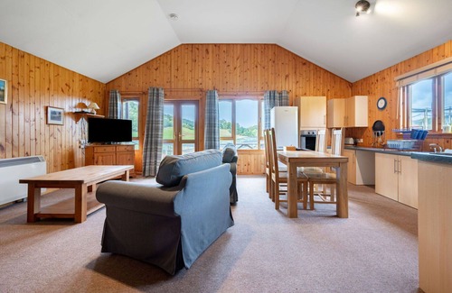 Glen Urquhart House | Nice apartment in villa for 6 people with WIFI, TV and pets allowed