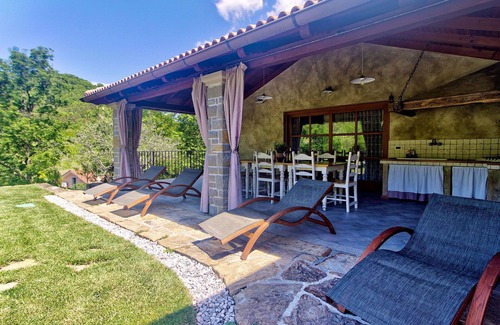 Hrastovlje Apartment | Nice apartment with A/C, private pool, WIFI, TV, terrace, pets allowed and panoramic view