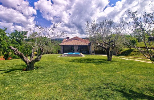 Hrastovlje Apartment | Nice apartment with A/C, private pool, WIFI, TV, terrace, pets allowed and panoramic view