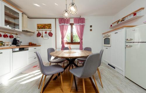 Udbina House | Nice Home In Udbina With House A Panoramic View