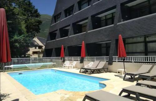 Saint-Lary-Soulan Apartment | Nid cosy avec vue montagne au coeur de saint lary