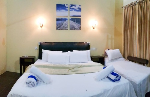 Senggigi Bed & Breakfast | Nipah Pool Villas & Restaurant