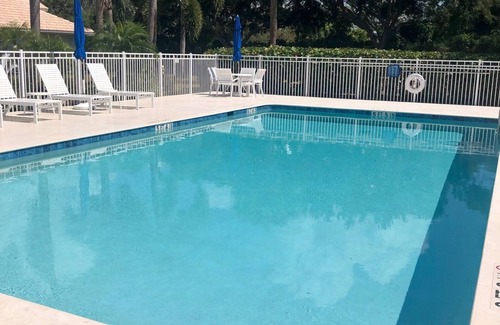 Vanderbilt Beach Villa | Northshore Lake Villa-West of Tamiami-Sidewalk to Wiggins Pass Beach- 3bds 2 bth