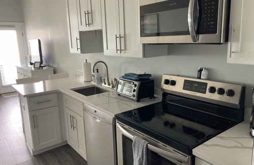 Hull House | Ocean front Studio across from beach