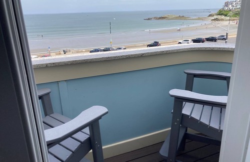 Hull House | Ocean front Studio across from beach