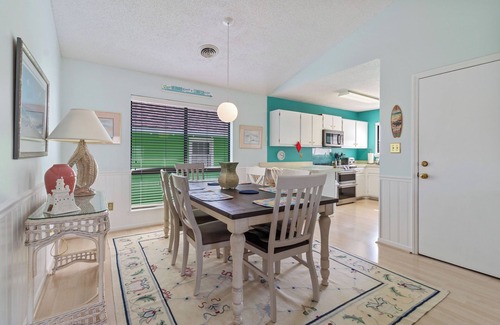 Garden City Cottage | Ocean Vibes: Pet-Friendly, Walk to Beach + Pool