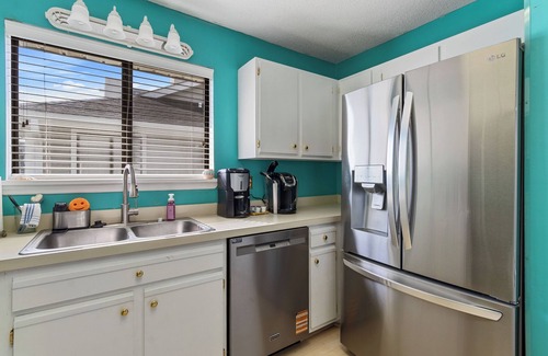 Garden City Cottage | Ocean Vibes: Pet-Friendly, Walk to Beach + Pool