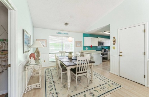 Garden City Cottage | Ocean Vibes: Pet-Friendly, Walk to Beach + Pool