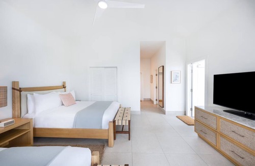 Islamorada Hotel | Oceanfront Property w/Outdoor Pools, Pets Allowed, Free Parking Onsite