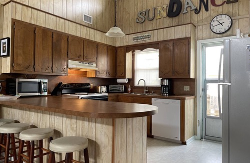 Ocean Isle Beach Cottage | OceanIsleBeach, NC/2nd Row Cottage/Access Just Across St/Rents Fri to Fri