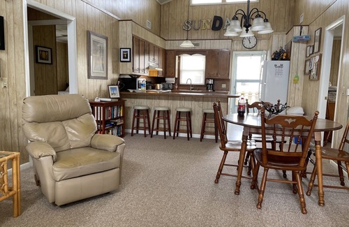 Ocean Isle Beach Cottage | OceanIsleBeach, NC/2nd Row Cottage/Access Just Across St/Rents Fri to Fri