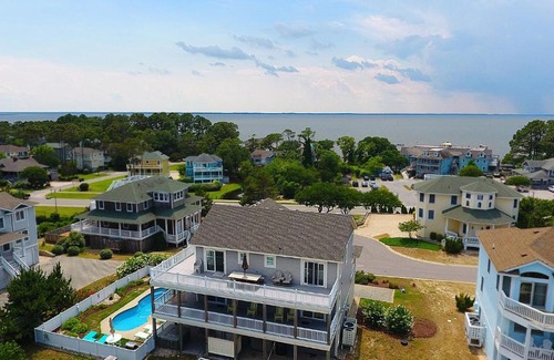Corolla Light House | Oceanside, Priv Pool, ELEV, Hot Tub, Keyless entry, BH3, Knot 4 Sail
