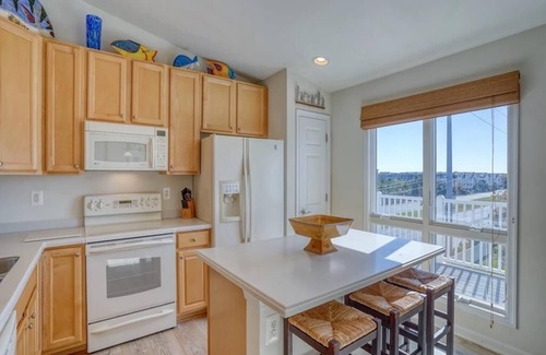 Bethany Beach Apartment | Oceanview Townhome w/Decks & Pool Access