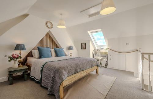 Docking House | Olive Quay Cottage - Rustic elegance, big country garden Norfolk coast