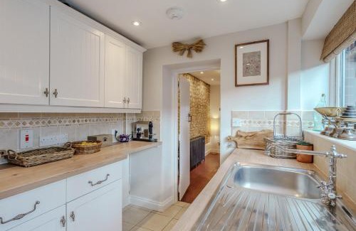 Docking House | Olive Quay Cottage - Rustic elegance, big country garden Norfolk coast