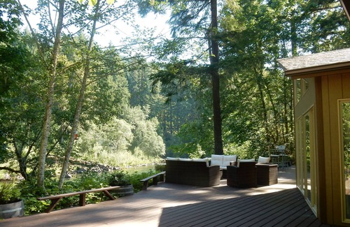 Cascadia House | One Of A Kind Place at McKenzie River