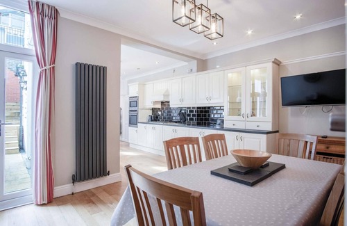 Mumbles House | Overland Road – 4 Bedroom House – Mumbles