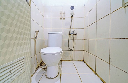 Ngamprah Hotel | OYO 92726 Geulis Guest House Syariah