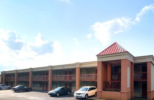 Harriman Hotel | OYO Hotel Harriman near I-40