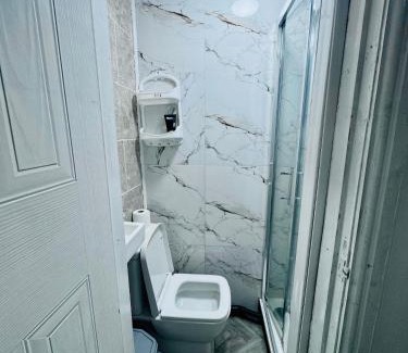Bolton House | OYO Unique Private Rooms - Bolton Central, Free Parking