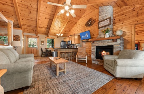 Branson Cabin | Ozarks Oasis 4 Bedroom Cabin by RedAwning