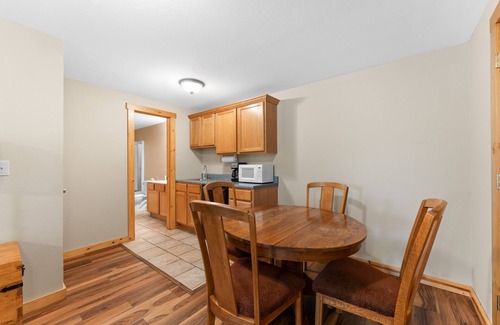 Branson Cabin | Ozarks Oasis 4 Bedroom Cabin by RedAwning