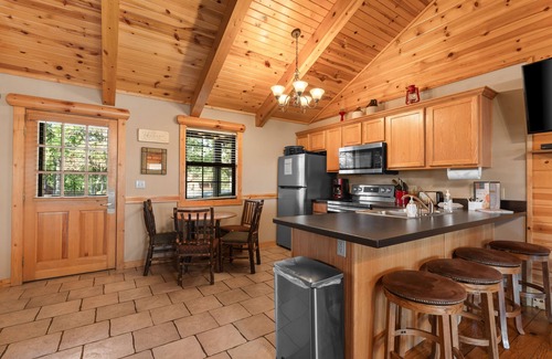 Branson Cabin | Ozarks Oasis 4 Bedroom Cabin by RedAwning