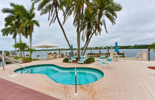Siesta Key Condo | Palm Bay Club by Beachside Management