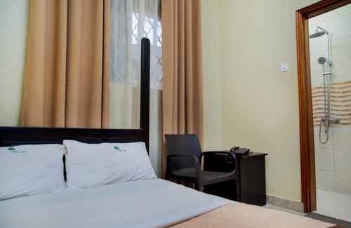 Kampala Hotel | Palm gardens and guesthouse