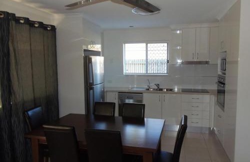 Rainbow Beach House | Palmgrove 2 Rainbow Beach
