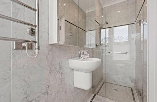 Kirribilli House | Panorama Firework View - Classic 4-Level Terrace Style Living in Kirribilli !