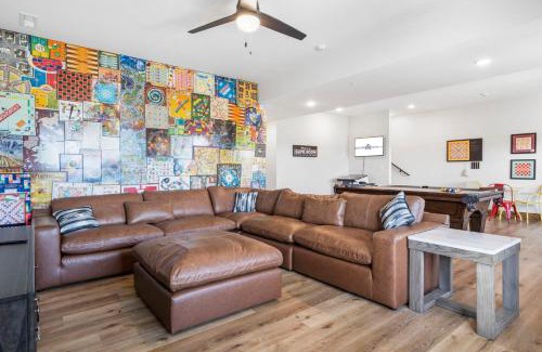 Hollister House | Panoramic Lake View, Billiards, Golden Tee Arcade, Private Hottub, Free Daily Tickets!