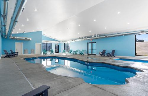 Hollister House | Panoramic Lake View, Billiards, Golden Tee Arcade, Private Hottub, Free Daily Tickets!
