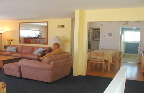 South Mission Beach Cottage | PANORAMIC OCEAN VIEW 1BR UPPER UNIT ON THE BEACH IN SOUTH MISSION