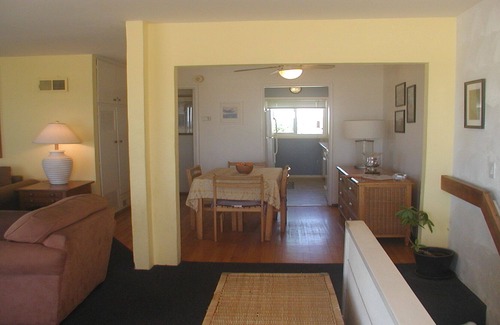 South Mission Beach Cottage | PANORAMIC OCEAN VIEW 1BR UPPER UNIT ON THE BEACH IN SOUTH MISSION