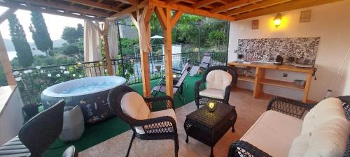 Vis Apartment | Panoramic view with jacuzzi