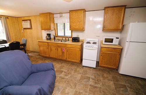 Richmond Cabin | Paradise, a 3BR lakefront cabin near the beach at Riverside Resort