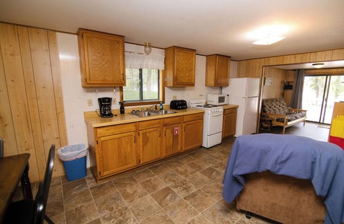 Richmond Cabin | Paradise, a 3BR lakefront cabin near the beach at Riverside Resort