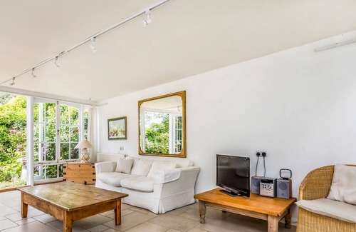Bosham House | Pass the Keys | Charming Historic Bosham Home Close To Quayside