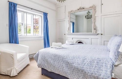 Bosham House | Pass the Keys | Charming Historic Bosham Home Close To Quayside