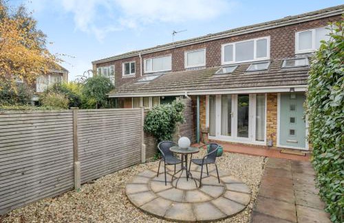 West Molesey House | Pass the Keys Charming Home with River views Near Hampton Court