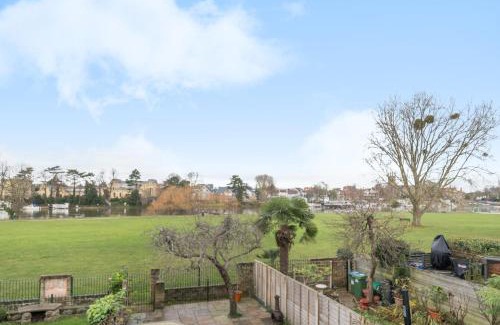 West Molesey House | Pass the Keys Charming Home with River views Near Hampton Court